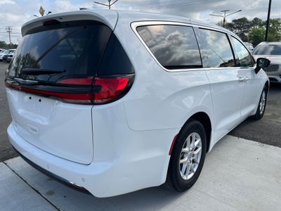 2024 Chrysler Pacifica — detail view
