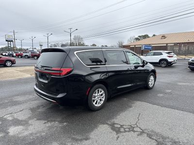 2024 Chrysler Pacifica — detail view