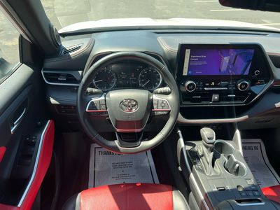 2023 Toyota Highlander — side profile view
