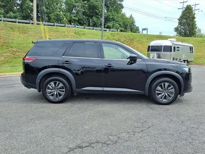 2023 Nissan Pathfinder — side profile view