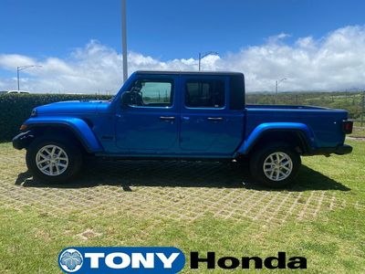 2023 Jeep Gladiator — interior view