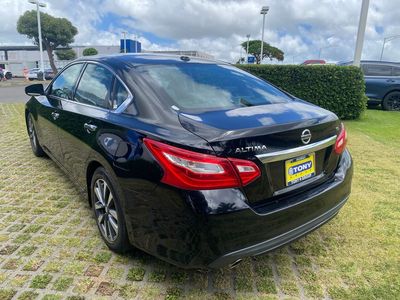 2017 Nissan Altima — detail view
