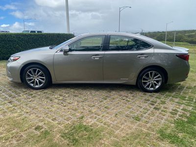 2016 Lexus ES — interior view