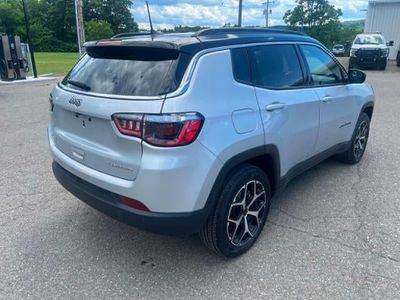 2025 Jeep Compass — detail view