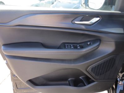 2025 Jeep Grand Cherokee — detail view