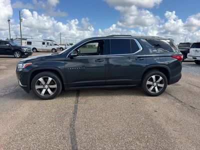 2018 Chevrolet Traverse LT Leather in Graphite Metallic — front three-quarter view