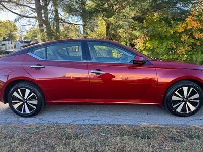 2022 Nissan Altima — detail view