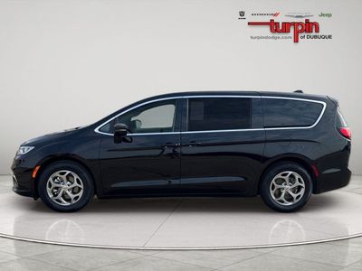 2024 Chrysler Pacifica — side profile view
