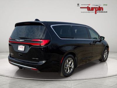2024 Chrysler Pacifica — detail view