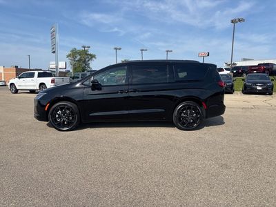 2027 Chrysler Pacifica — side profile view