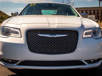 2017 Chrysler 300 — detail view