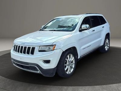 2015 Jeep Grand Cherokee — rear three-quarter view