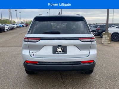 2024 Jeep Grand Cherokee — detail view