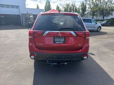 2020 Mitsubishi Outlander — detail view