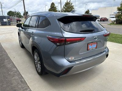2023 Toyota Highlander Hybrid — detail view