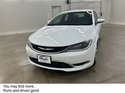 2015 Chrysler 200 — detail view