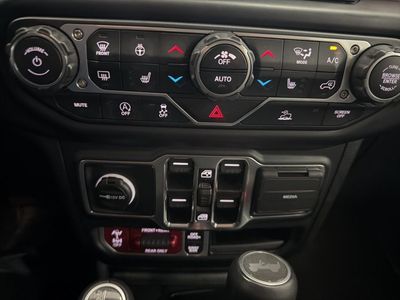 2022 Jeep Wrangler - Photo 36