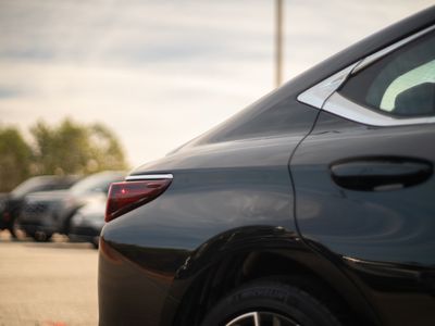 2023 Lexus ES — photo 13 view