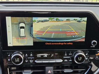 2026 Toyota Highlander Hybrid - Photo 12
