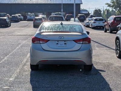 2013 Hyundai Elantra - Photo 4