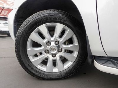 2008 Toyota Sequoia — photo 13 view