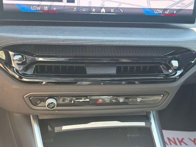 2025 BMW 3 Series - Photo 17
