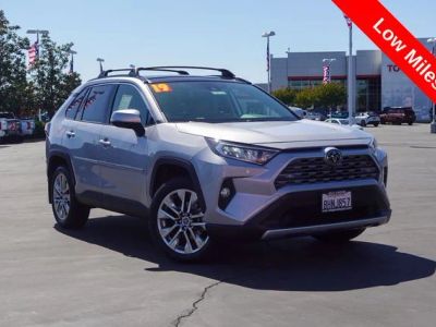 2019 Toyota RAV4 - Photo 2