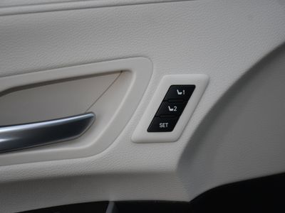 2025 Toyota Sienna — photo 12 view