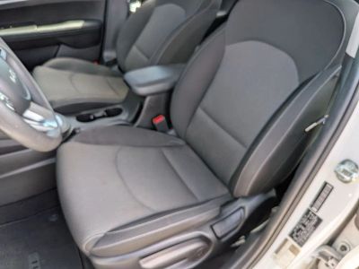 2023 Kia Forte - Photo 25