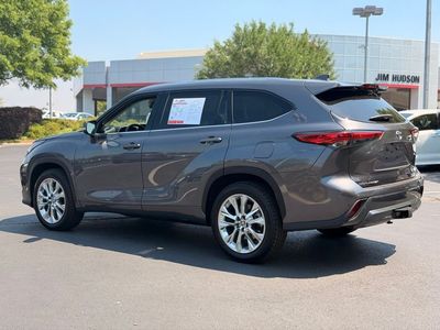 2023 Toyota Highlander Limited - Photo 11