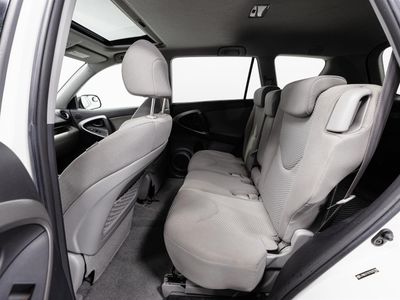 2007 Toyota RAV4 — engine compartment view