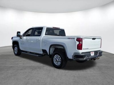 2022 Chevrolet Silverado 2500HD — engine compartment view