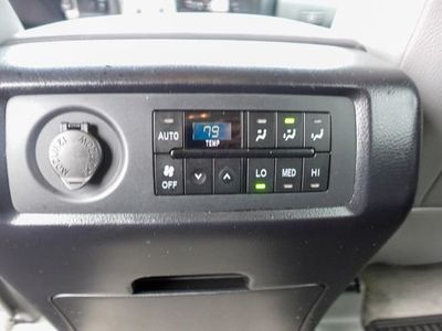 2008 Toyota Sequoia — photo 32 view