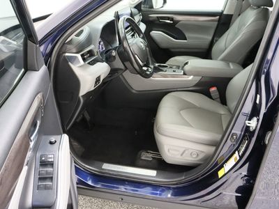 2022 Toyota Highlander FWD - Photo 14