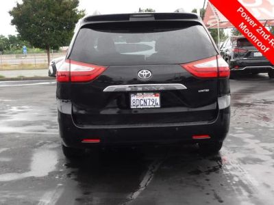 2017 Toyota Sienna - Photo 9
