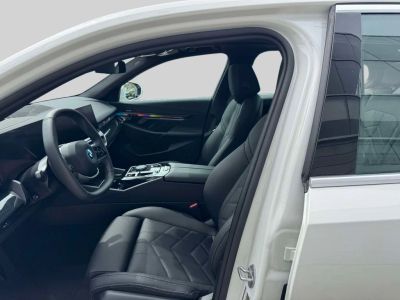 2025 BMW i5 - Photo 10