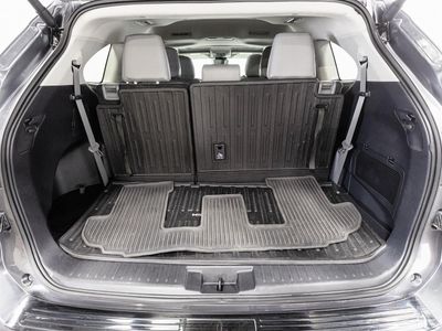 2025 Toyota Highlander Hybrid — photo 12 view