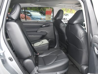 2026 Toyota Highlander Hybrid - Photo 10