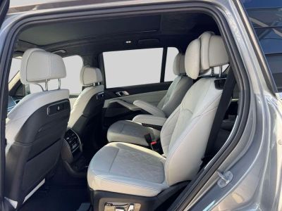 2024 BMW X7 — photo 10 view