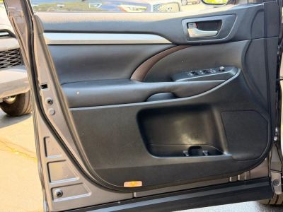 2017 Toyota Highlander - Photo 28