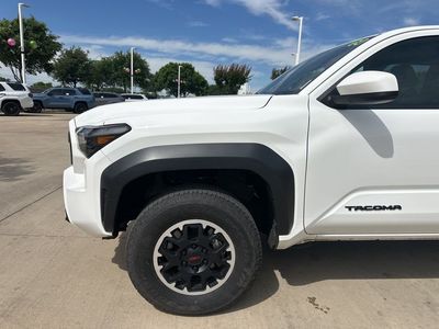 2024 Toyota Tacoma - Photo 2