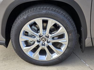 2026 Toyota Highlander Hybrid - Photo 7