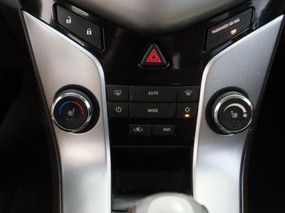 2011 Chevrolet Cruze FWD - Photo 19