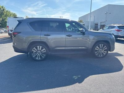 2024 Lexus LX - Photo 2