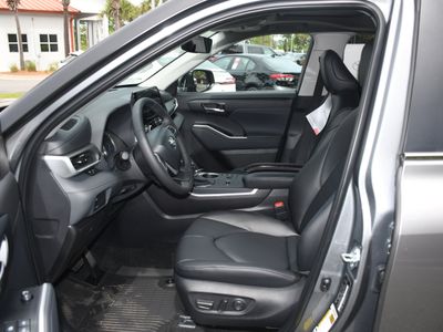 2026 Toyota Highlander Hybrid - Photo 3