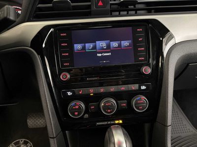 2022 Volkswagen Passat - Photo 17