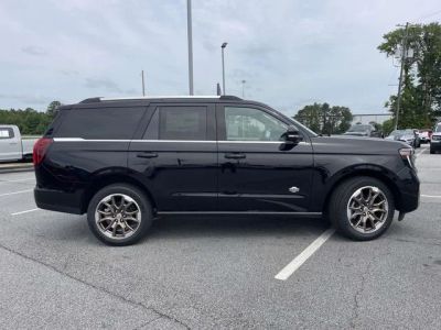 2026 Ford Expedition - Photo 2
