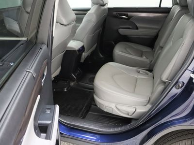 2022 Toyota Highlander FWD - Photo 31