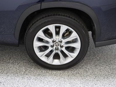 2022 Toyota Highlander FWD - Photo 10