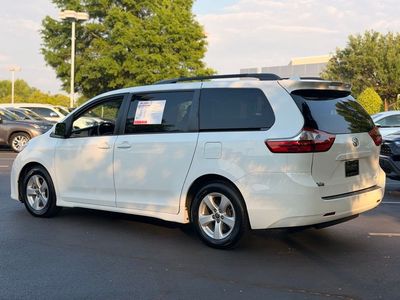 2020 Toyota Sienna LE - Photo 9